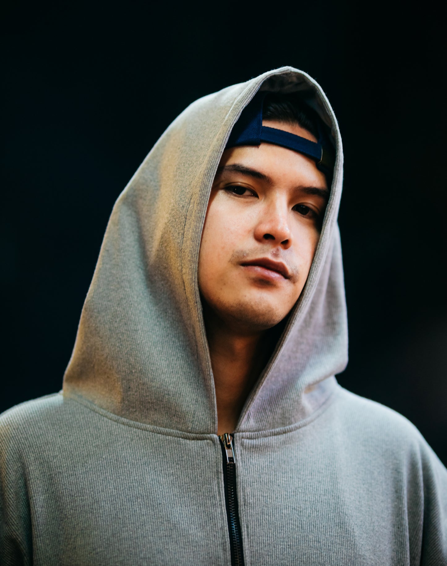 BOXY ZIP-UP HOODIE IN GAINSBORO